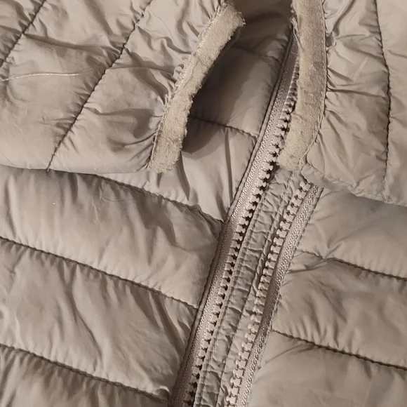 Two puffer coats - Picture 6 of 8